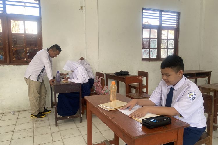 SMP Bekasi Hanya Terima Tiga Siswa Baru