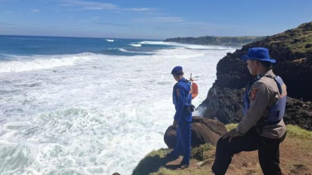 Fakta Mahasiswa Terseret Ombak di Garut, 2 Korban Hilang Usai Tergulung Saat Berenang Fakta Mahasiswa Terseret Ombak di Garut, 2 Korban Hilang Usai Tergulung Saat Berenang