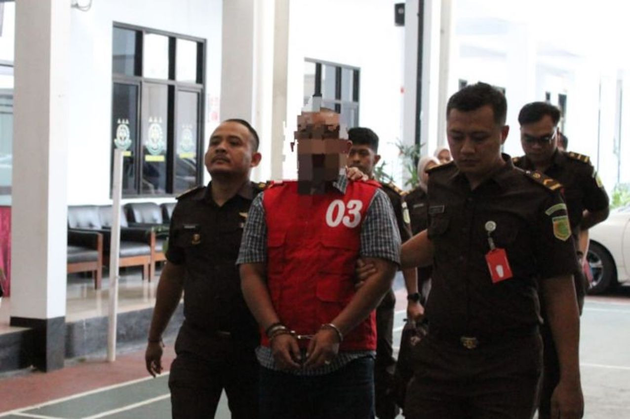 Kejari Kuningan Tahan Mantan Kepala Unit Bank Terkait Kasus Kredit Fiktif Kejari Kuningan Tahan Mantan Kepala Unit Bank Terkait Kasus Kredit Fiktif