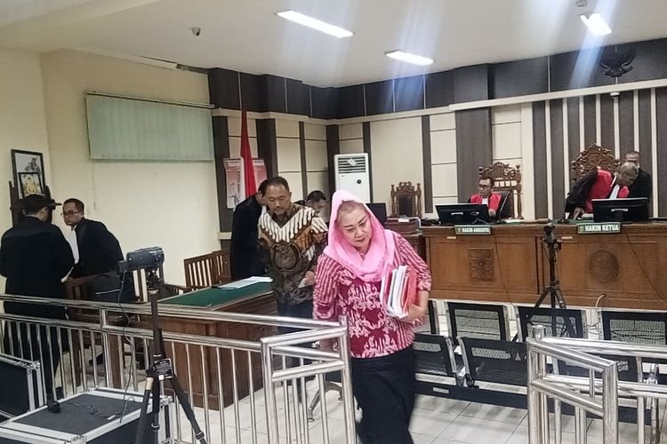 Mbak Ita Negasi Perintah Ajudan Hancurkan HP Saat Digeledah KPK Mbak Ita Negasi Perintah Ajudan Hancurkan HP Saat Digeledah KPK