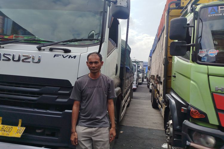 Antrean Pelabuhan Ketapang, Khofifah Minta Tambahan Kapal ke Bali Antrean Pelabuhan Ketapang, Khofifah Minta Tambahan Kapal ke Bali