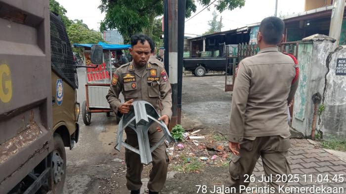 3 Berita Terpopuler Padang: Toyota Rush Terguling di Banda Bakali dan Pohon Tumbang Hancurkan Rumah 3 Berita Terpopuler Padang: Toyota Rush Terguling di Banda Bakali dan Pohon Tumbang Hancurkan Rumah