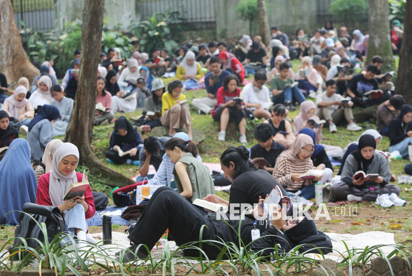 Ke mana Bonus Demografi Indonesia Akan Pergi? Ke mana Bonus Demografi Indonesia Akan Pergi?