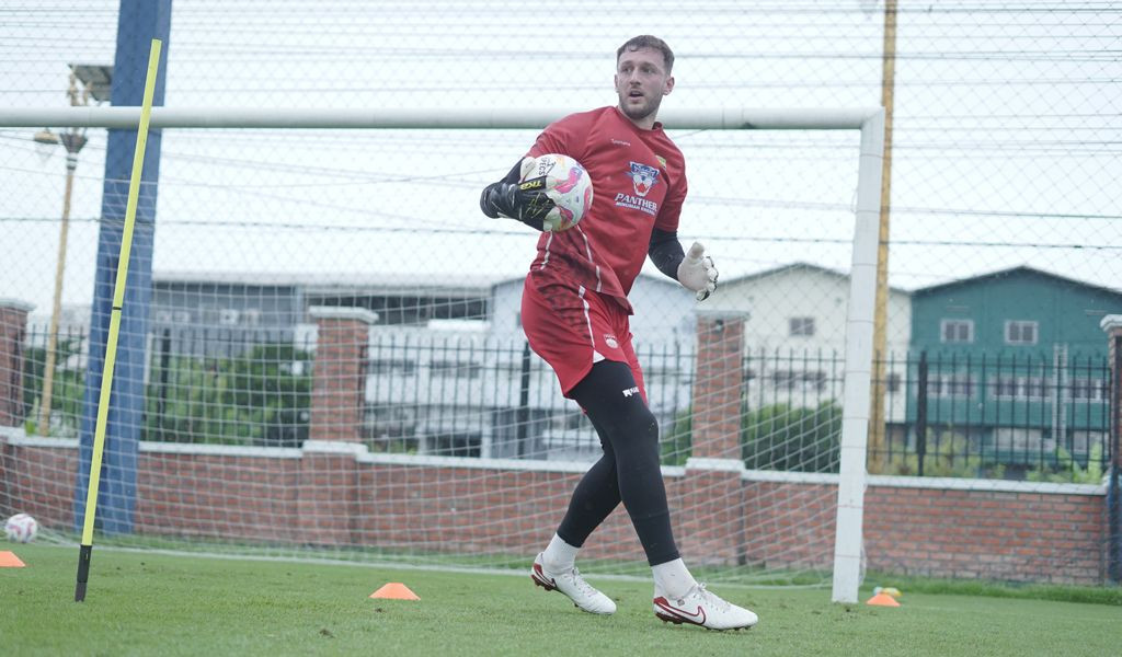 30 Detik yang Menentukan Kehadiran Adam Pryzbek di Persib 30 Detik yang Menentukan Kehadiran Adam Pryzbek di Persib