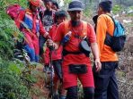 Dua Remaja Terseret Jurang dari Puncak Gunung Bandung
