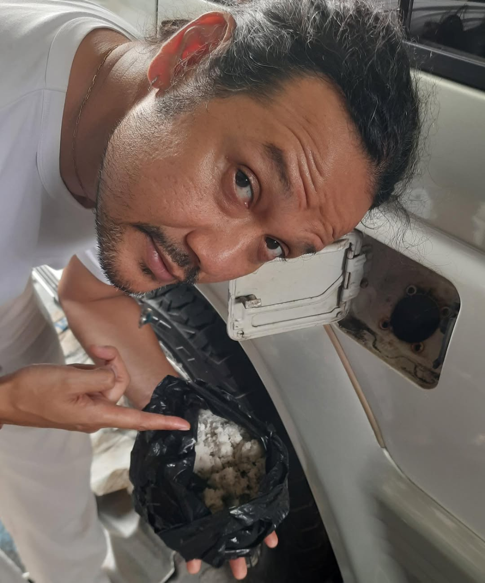 Dwi Sasono Temukan Benda Asing di Tangki Mobilnya Dwi Sasono Temukan Benda Asing di Tangki Mobilnya