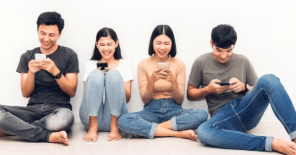 Fitur: Mengatasi Kecanduan Gadget dengan Dongeng dan Cerita