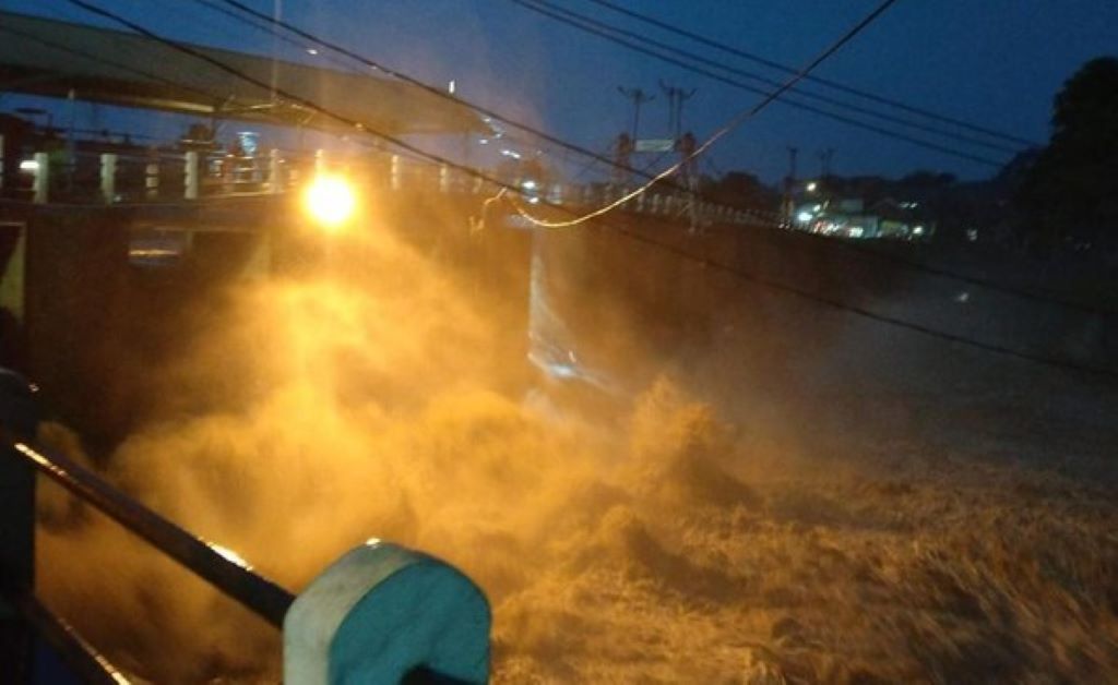 Bogor di Guyur Hujan Deras, Bendungan Katulampa Siaga 3 Bogor di Guyur Hujan Deras, Bendungan Katulampa Siaga 3