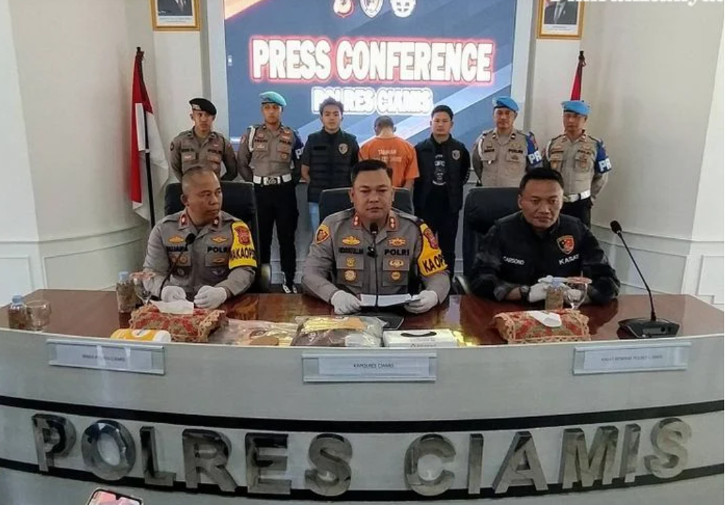 Sebar Video kepada Wali Kelas Korban, Polres Ciamis Tangkap Pelaku Cabul Anak di Bawah Umur Sebar Video kepada Wali Kelas Korban, Polres Ciamis Tangkap Pelaku Cabul Anak di Bawah Umur