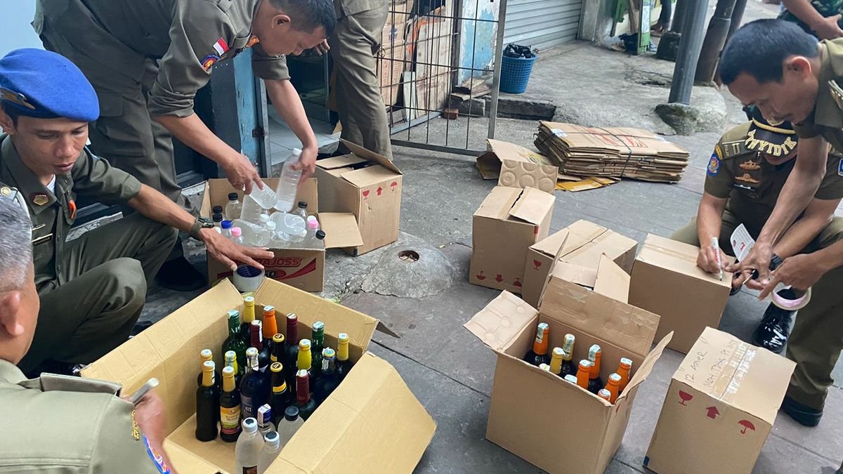 Pria Bandung Dibekuk di Cirebon, Ratusan Obat Keras Disita Polisi Pria Bandung Dibekuk di Cirebon, Ratusan Obat Keras Disita Polisi