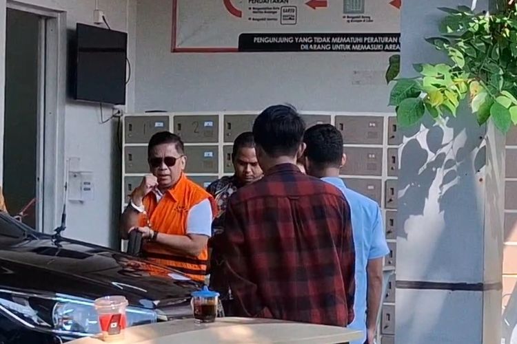 Hasto Kristiyanto Keluar Rutan dengan Kacamata Hitam, Masih Pakai Rompi dan Tangan Diborgol, KPK: Ingin Berobat Hasto Kristiyanto Keluar Rutan dengan Kacamata Hitam, Masih Pakai Rompi dan Tangan Diborgol, KPK: Ingin Berobat