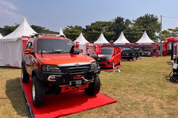 Ribuan Penggemar Otomotif Memadati DKS Cirebon, Silaturahmi dan Pemberdayaan Komunitas dengan Budaya Lokal Ribuan Penggemar Otomotif Memadati DKS Cirebon, Silaturahmi dan Pemberdayaan Komunitas dengan Budaya Lokal