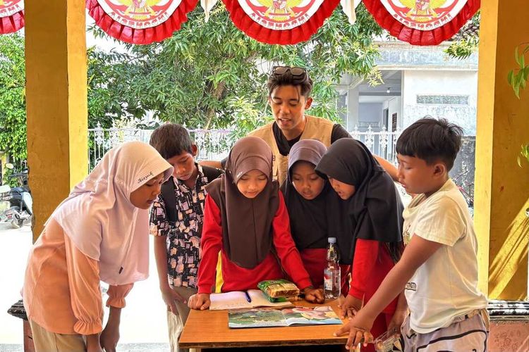 75 Anak Subang Tinggalkan TikTok untuk Taman Literasi 75 Anak Subang Tinggalkan TikTok untuk Taman Literasi