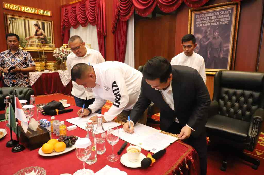 Bupati Bogor dan PT. Surya Arsa Anggabaya Tata Ulang Taman KNPI Cileungsi Bupati Bogor dan PT. Surya Arsa Anggabaya Tata Ulang Taman KNPI Cileungsi