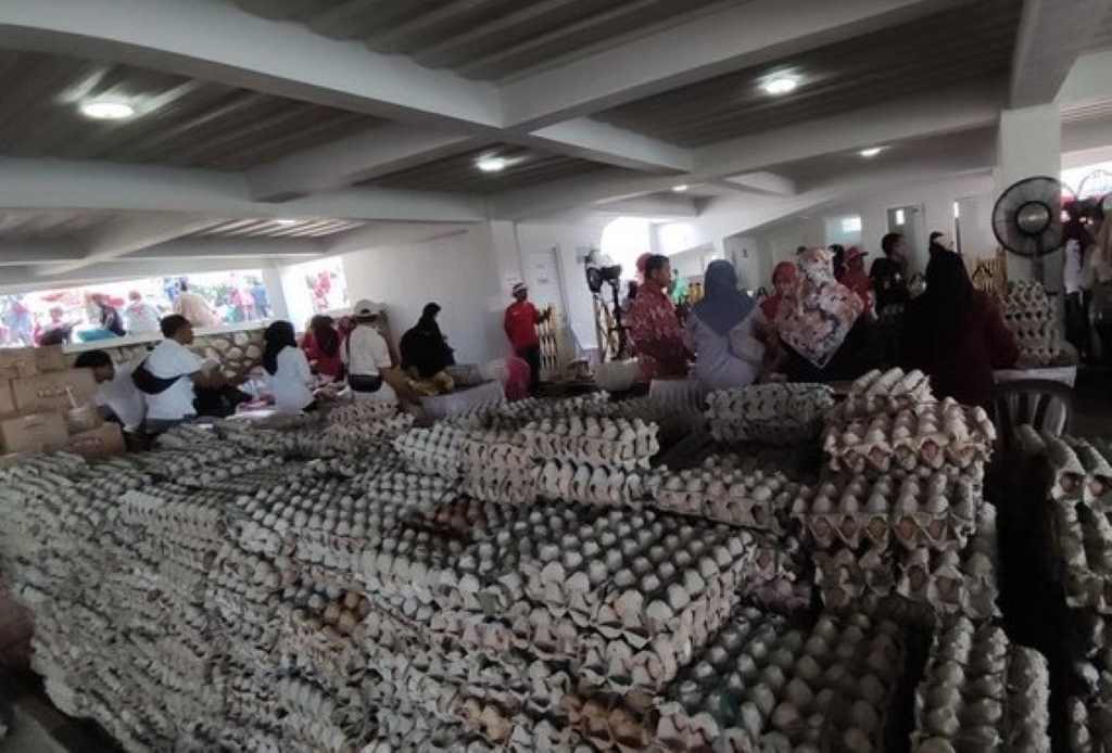 Sebanyak 25 Ton Beras Disalurkan Oleh Bupati Bogor Untuk Gerakan Pangan Murah Sebanyak 25 Ton Beras Disalurkan Oleh Bupati Bogor Untuk Gerakan Pangan Murah