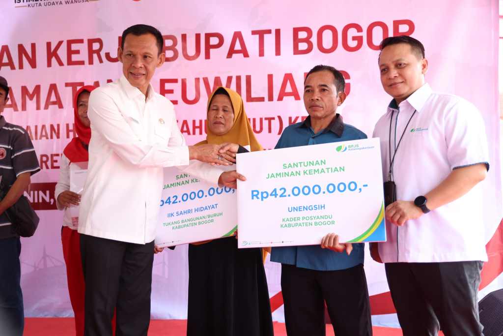 Jaro Ade Apresiasi Acara Kegiatan Menyambut HUT RI Ke 80 di Leuwiliang Jaro Ade Apresiasi Acara Kegiatan Menyambut HUT RI Ke 80 di Leuwiliang