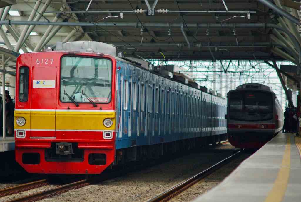 KRL Bogor-Jakarta Hanya Sampai Manggarai Akibat Kereta Anjlok KRL Bogor-Jakarta Hanya Sampai Manggarai Akibat Kereta Anjlok