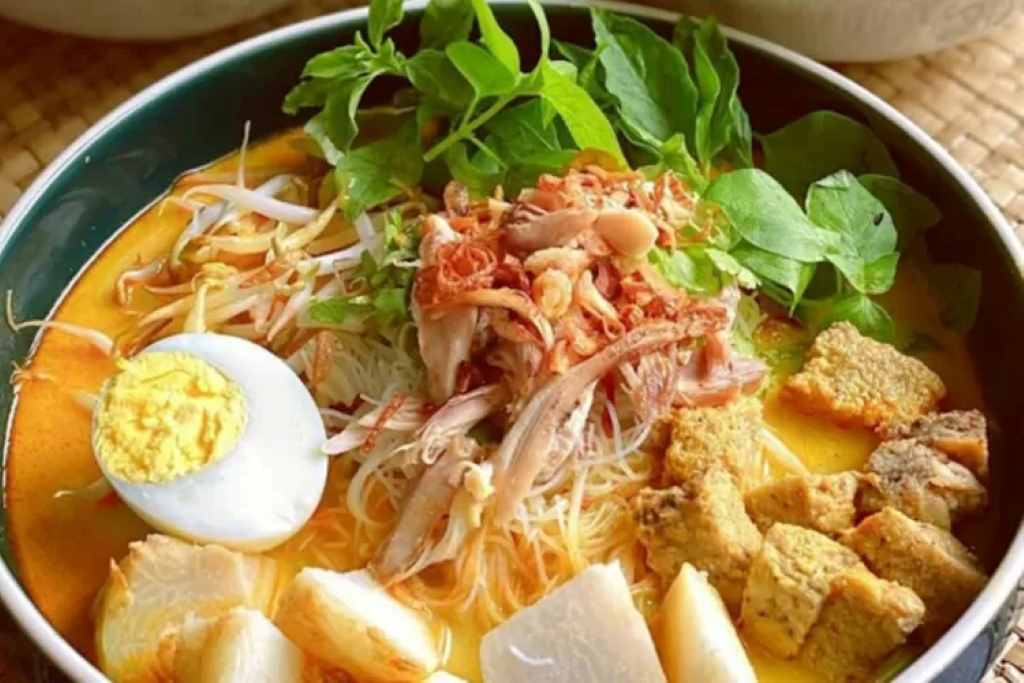 Laksa Bogor Komplit: Kelezatan Kuah Kuning Yang Menggoda Selera (Beserta Resep Lengkap) Laksa Bogor Komplit: Kelezatan Kuah Kuning Yang Menggoda Selera (Beserta Resep Lengkap)