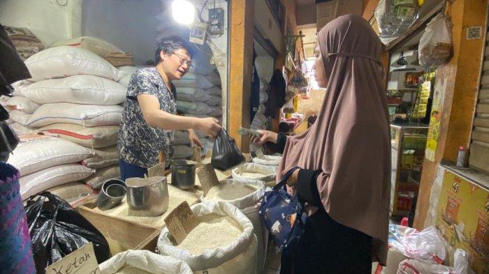 Harga Beras di Pasar Cibinong Bogor Melonjak Rp15.000 Per Liter Harga Beras di Pasar Cibinong Bogor Melonjak Rp15.000 Per Liter