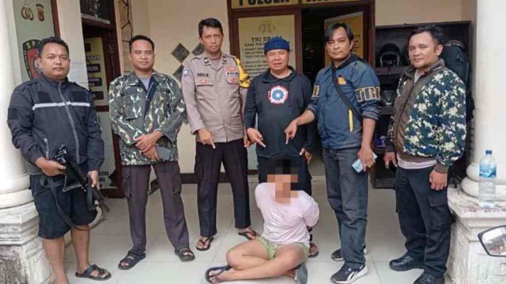 Pencuri Motor Bersenjata di Jasinga Bogor Ditangkap Setelah Sembunyi di Lemari Dapur Pencuri Motor Bersenjata di Jasinga Bogor Ditangkap Setelah Sembunyi di Lemari Dapur