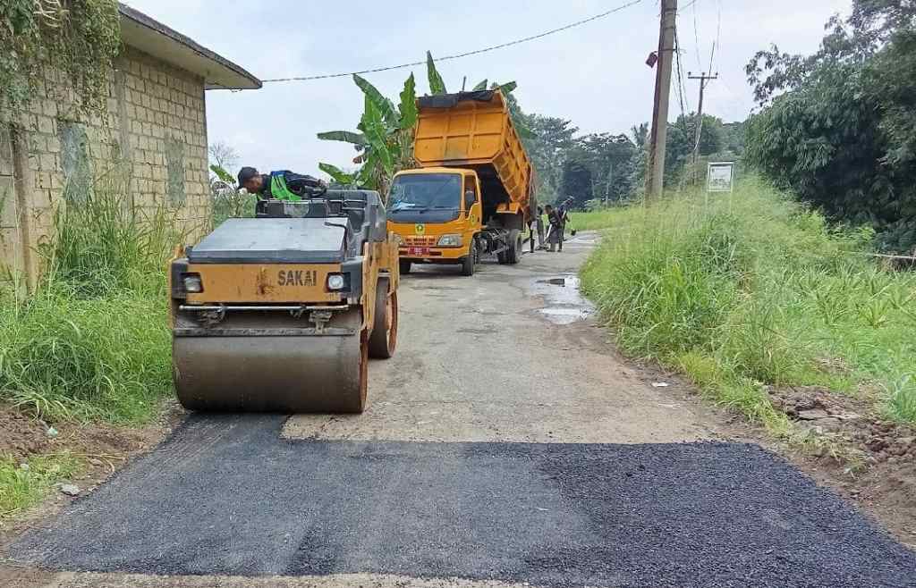 Bupati Bogor Instruksikan Tingkatkan Kualitas Infrastruktur Melalui Pemeliharaan Jalan Bupati Bogor Instruksikan Tingkatkan Kualitas Infrastruktur Melalui Pemeliharaan Jalan