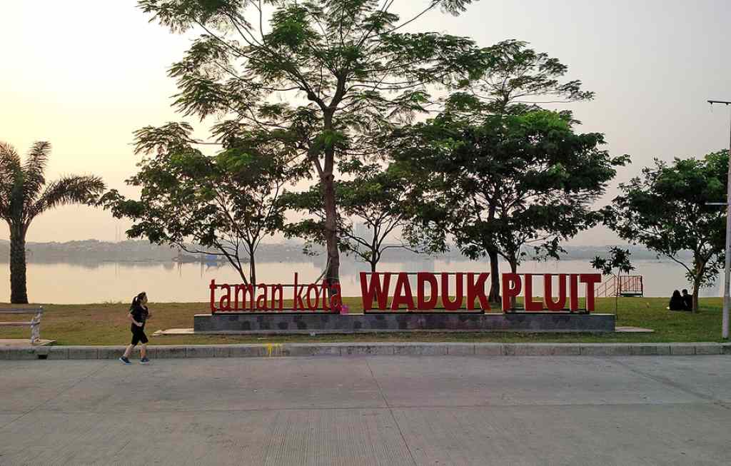 Taman Waduk Pluit: Cocok Untuk Berolahraga Atau Bersantai Sore Hari Taman Waduk Pluit: Cocok Untuk Berolahraga Atau Bersantai Sore Hari