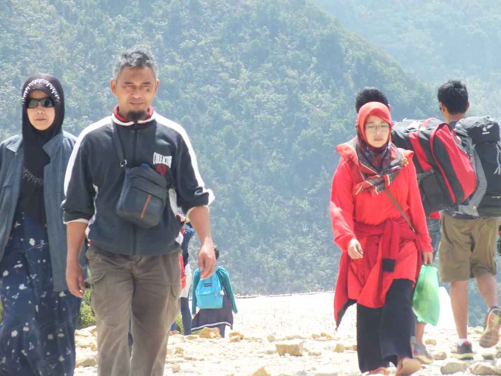 5 Tempat Wisata Alam Garut yang Menyenangkan dan Edukatif untuk Keluarga dan Petualang 5 Tempat Wisata Alam Garut yang Menyenangkan dan Edukatif untuk Keluarga dan Petualang