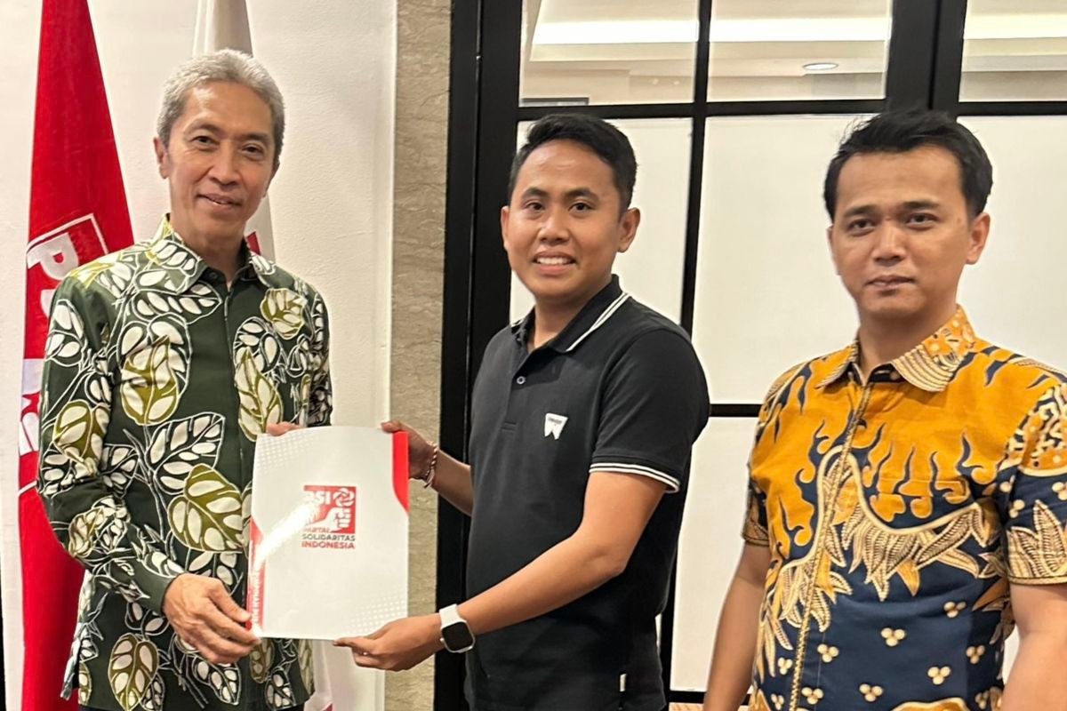 Dedie Rachim Dapat Piala Apresiasi Kompas TV untuk Majukan Ekonomi Kreatif Kota Bogor Dedie Rachim Dapat Piala Apresiasi Kompas TV untuk Majukan Ekonomi Kreatif Kota Bogor