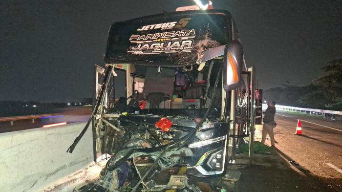 Wajah Bus PO Zifa Trans Ambyar di Tol Semarang-Batang, Petaka Truk Diam di Lajur Kanan Wajah Bus PO Zifa Trans Ambyar di Tol Semarang-Batang, Petaka Truk Diam di Lajur Kanan
