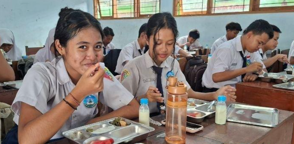 Pelajar SMA Keluhkan Menu MBG di Sukabumi Bau: Nasi Berlendir Pelajar SMA Keluhkan Menu MBG di Sukabumi Bau: Nasi Berlendir