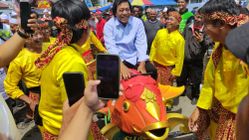 Komeng Hebohkan Ulang Tahun Kota Tasikmalaya di Kecamatan Tawang Komeng Hebohkan Ulang Tahun Kota Tasikmalaya di Kecamatan Tawang