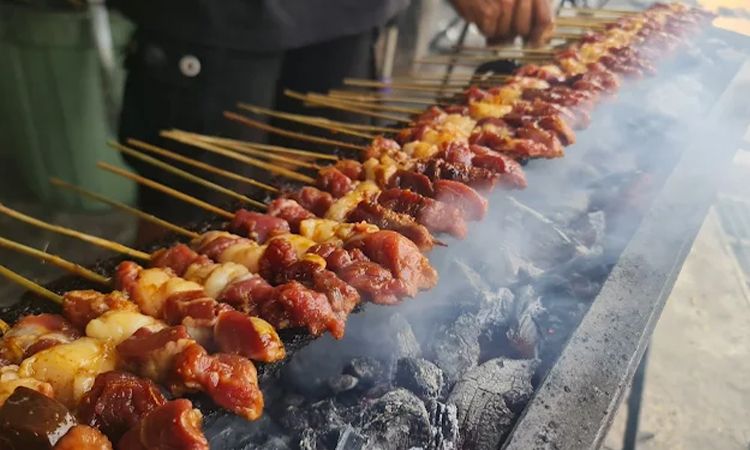 Rekomendasi Kuliner Legendaris Kediri, Mulai dari Sate Buntel hingga Es Kacang Hijau Segar Rekomendasi Kuliner Legendaris Kediri, Mulai dari Sate Buntel hingga Es Kacang Hijau Segar