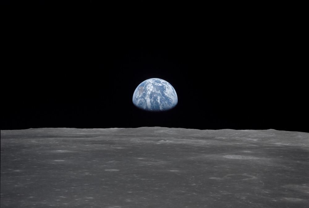 Bisa Manusia Tinggal di Bulan? Bisa Manusia Tinggal di Bulan?