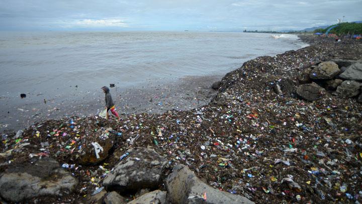 Mengapa Plastik Tidak Hilang dari Laut? Mengapa Plastik Tidak Hilang dari Laut?