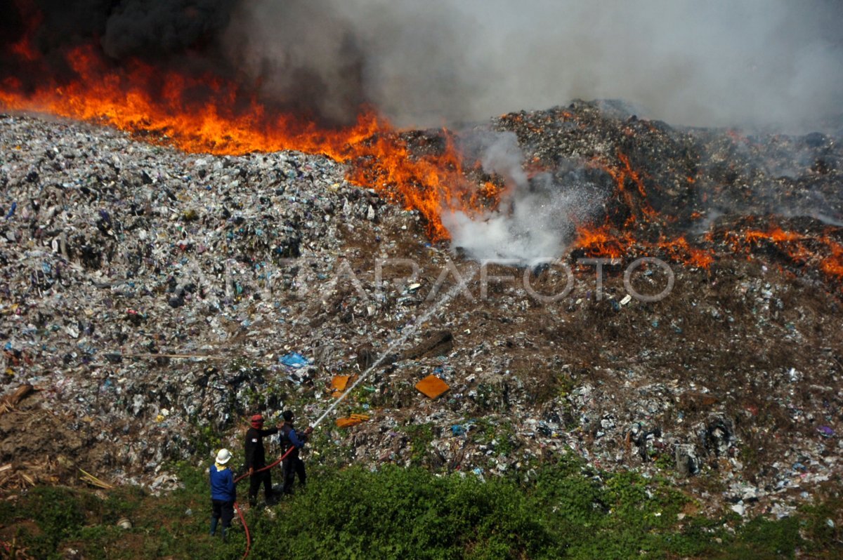 Kebakaran TPA Heuleut Majalengka Diduga Akibat Pembakaran Lahan Warga Kebakaran TPA Heuleut Majalengka Diduga Akibat Pembakaran Lahan Warga