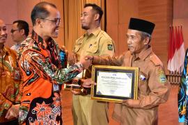 Penghargaan ‘Asia Best Innovative Leader 2025’ untuk Nuzul Rachdy Kuningan Penghargaan ‘Asia Best Innovative Leader 2025’ untuk Nuzul Rachdy Kuningan