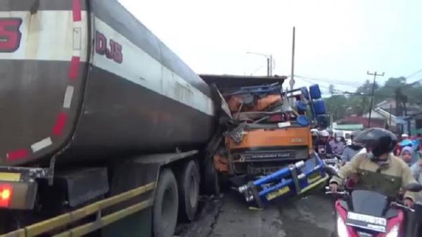 Kronologi Tabrakan Maut 2 Motor di Sukabumi, 1 Tewas dan 2 Luka Kronologi Tabrakan Maut 2 Motor di Sukabumi, 1 Tewas dan 2 Luka