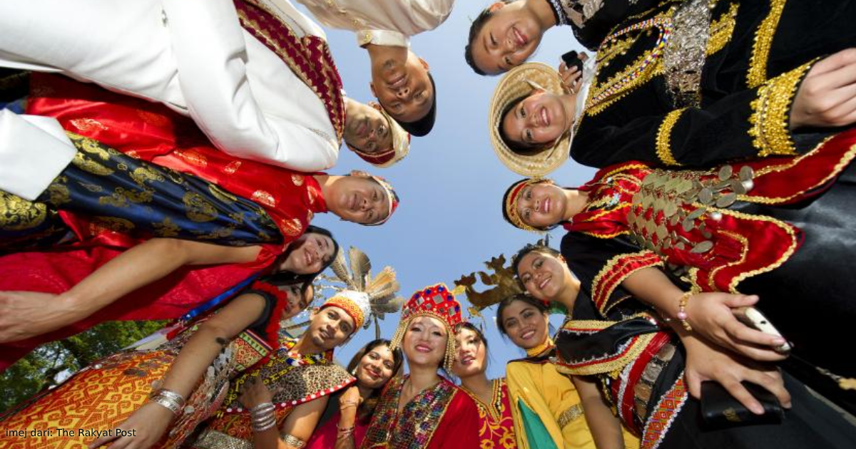 Perayaan Hasil Bumi Warga Ciwedus Banten dengan Padi Bibit Unggul Perayaan Hasil Bumi Warga Ciwedus Banten dengan Padi Bibit Unggul