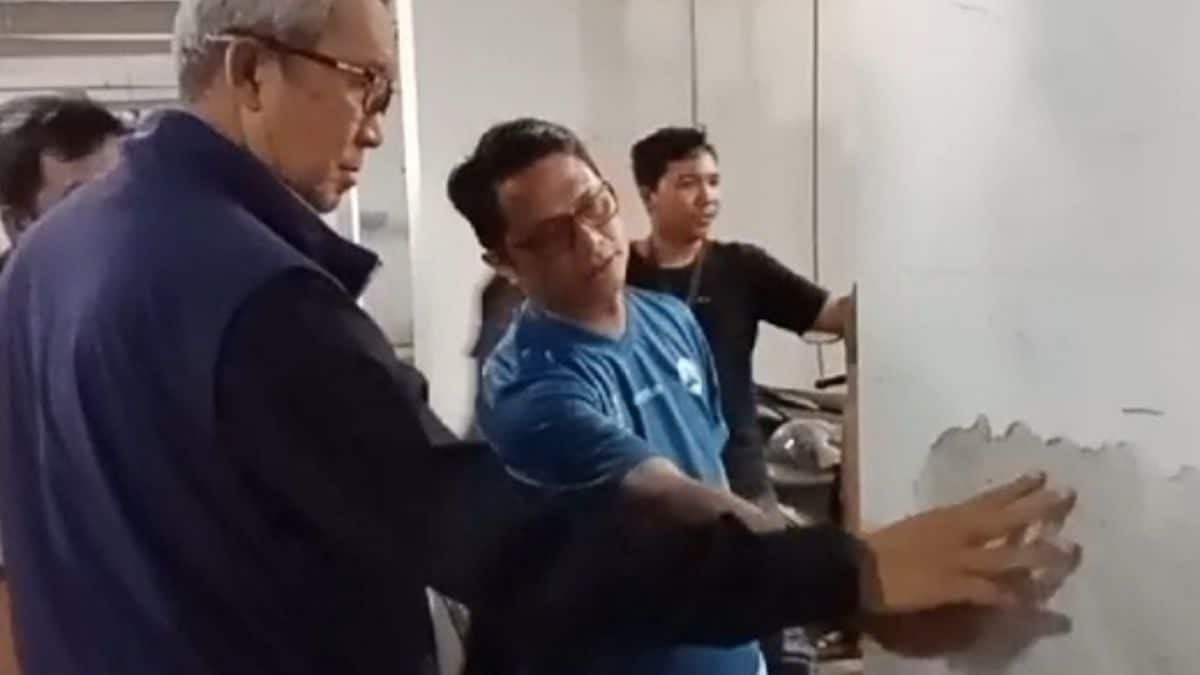 Dua Tersangka Korupsi Gedung Setda Cirebon Jadi Saksi, Berkas Siap Diserahkan Dua Tersangka Korupsi Gedung Setda Cirebon Jadi Saksi, Berkas Siap Diserahkan