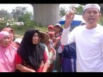 Haji Manaf Viral Usai Tegur Dedi Mulyadi di Karawang Haji Manaf Viral Usai Tegur Dedi Mulyadi di Karawang