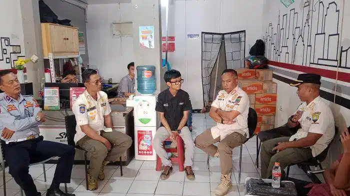 Shuttle Bandel di Jatinangor Sumedang Ancam Keselamatan Pengendara dan Pejalan Kaki Shuttle Bandel di Jatinangor Sumedang Ancam Keselamatan Pengendara dan Pejalan Kaki