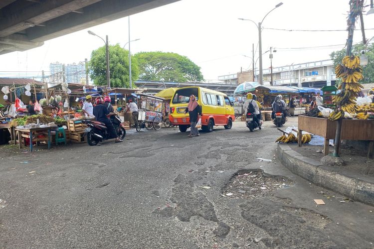 Kolong Flyover Depok Baru: Ruang Hidup yang Terabaikan di Pusat Kota Kolong Flyover Depok Baru: Ruang Hidup yang Terabaikan di Pusat Kota