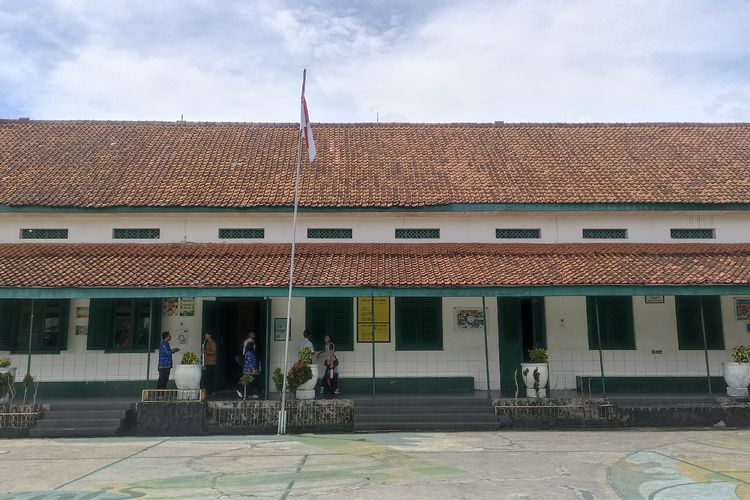 Misteri Asal-usul SMPN 2 Bogor, Sekolah Tertua Kolonial Misteri Asal-usul SMPN 2 Bogor, Sekolah Tertua Kolonial