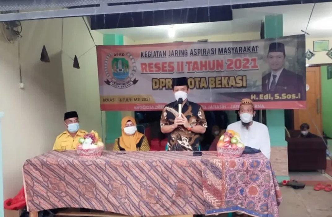 Ketua Komisi IV DPRD Bekasi Adelia Serap Aspirasi Warga RW 15 soal Pembangunan Pos Jaga dan Banjir Ketua Komisi IV DPRD Bekasi Adelia Serap Aspirasi Warga RW 15 soal Pembangunan Pos Jaga dan Banjir