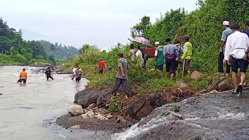 Sejarah Warga Tanjungsari yang Tak Punya Jembatan, Rela Terobos Sungai untuk Pemakaman Sejarah Warga Tanjungsari yang Tak Punya Jembatan, Rela Terobos Sungai untuk Pemakaman