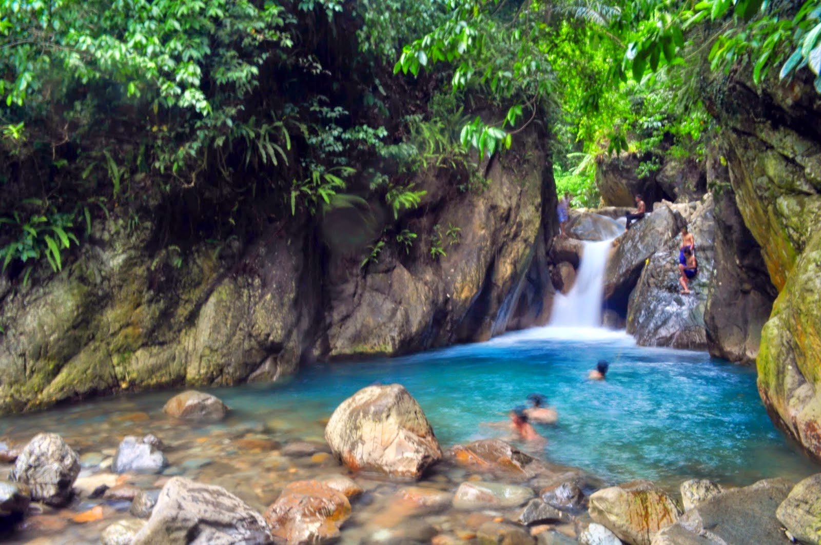 Curug Leuwi Hejo: Menemukan Surga Tersembunyi Dengan Kolam Hijau Toska Di Sentul Curug Leuwi Hejo: Menemukan Surga Tersembunyi Dengan Kolam Hijau Toska Di Sentul