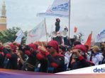 Ratusan Buruh dan Mahasiswa Demo di Kantor Bupati, Minta Kenaikan UMP 10% Ratusan Buruh dan Mahasiswa Demo di Kantor Bupati, Minta Kenaikan UMP 10%