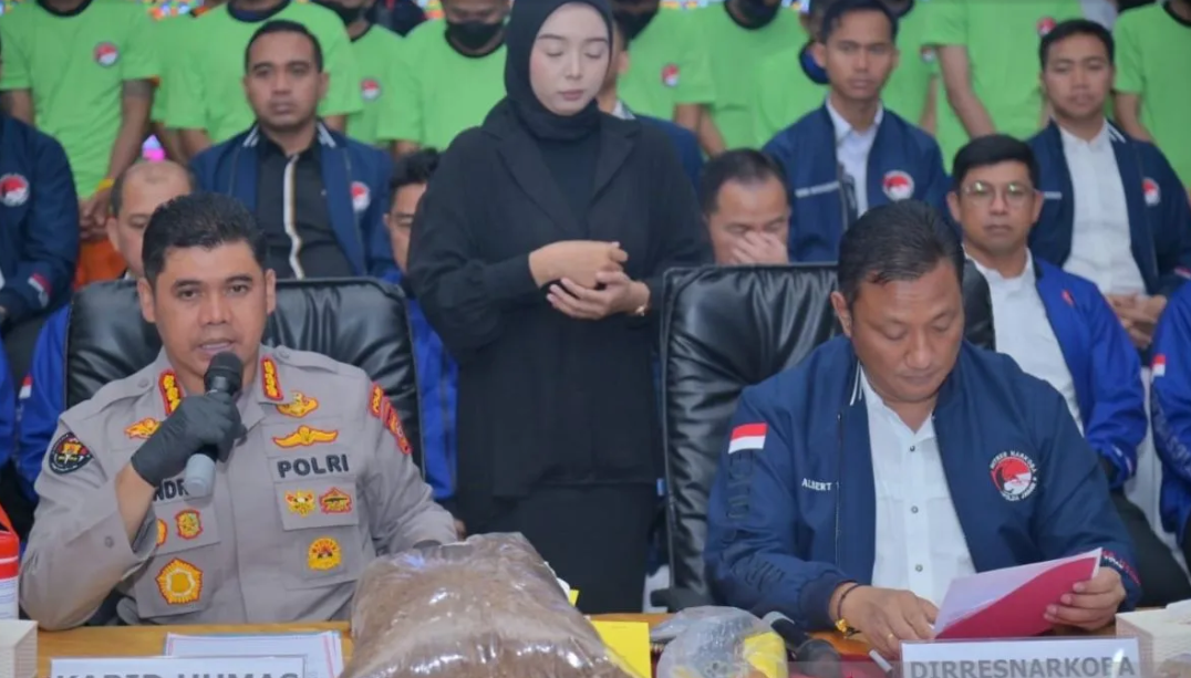 Polda Jabar ungkap laboratorium narkotika di Bogor dan Cimahi Polda Jabar ungkap laboratorium narkotika di Bogor dan Cimahi