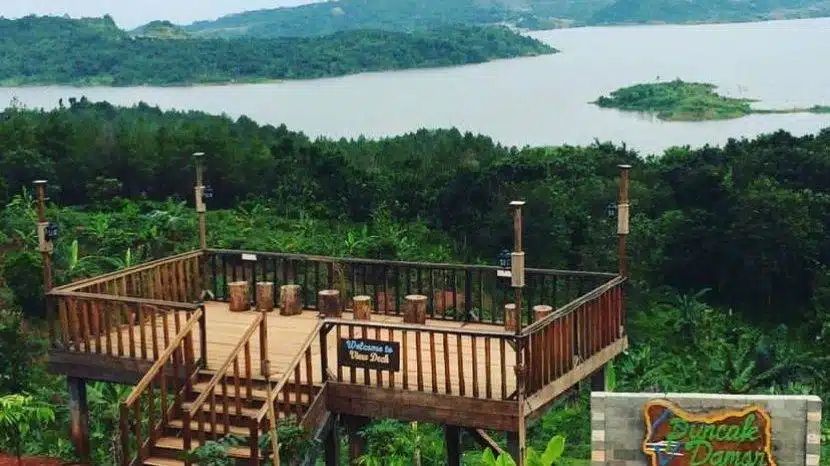 Puncak Damar Baros: Spot Terbaik Menikmati Keindahan Hamparan Waduk Jatigede Dari Ketinggian Puncak Damar Baros: Spot Terbaik Menikmati Keindahan Hamparan Waduk Jatigede Dari Ketinggian