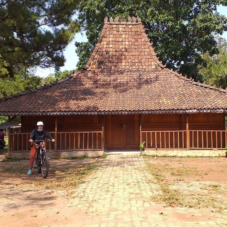 Studio Alam TVRI: Melihat Lokasi Syuting Klasik Dengan Latar Pedesaan Dan Rumah Tradisional Studio Alam TVRI: Melihat Lokasi Syuting Klasik Dengan Latar Pedesaan Dan Rumah Tradisional